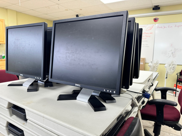 Dell Monitors 14" 15" 17" dans Moniteurs  à Région de Mississauga/Peel