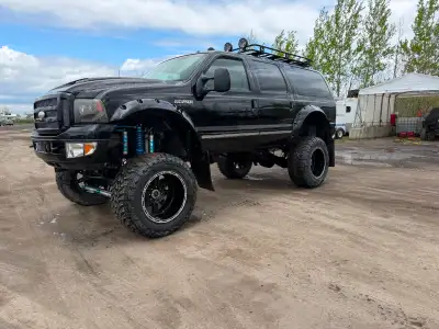 FORD EXCURSION LIMITED 2005 – 155 000 km Kilométrage : 155 000 km d'origine Moteur : Diesel Powerstr...
