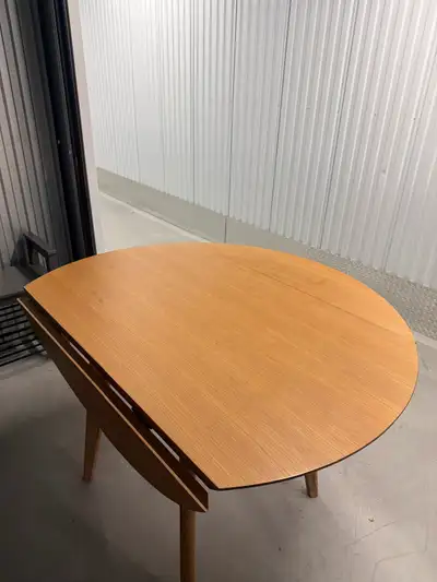Structube extendable circular table, View more