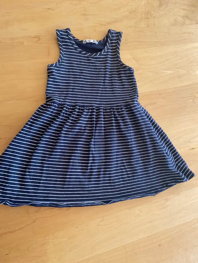 Robe taille 2 ans (C33) in Clothing - 2T in City of Montréal - Image 3