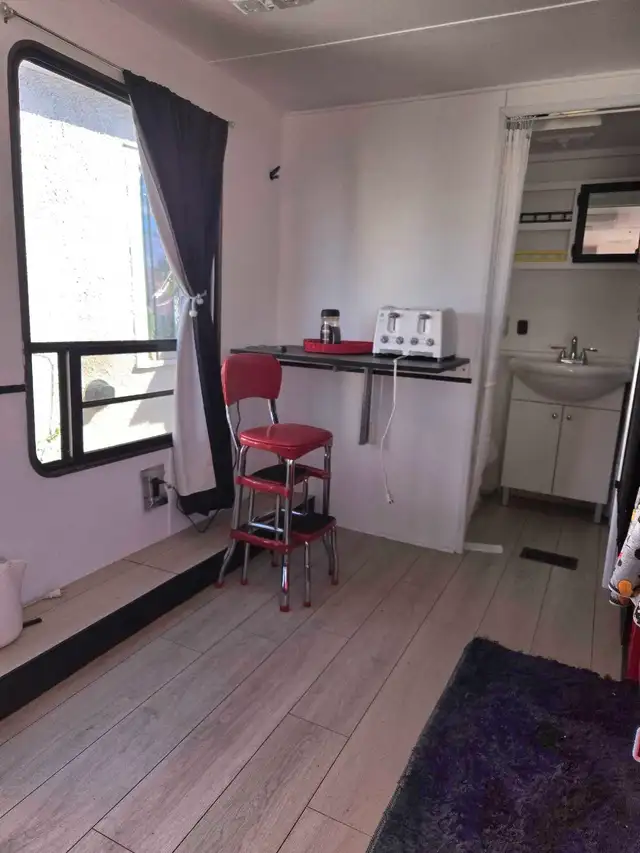 Like new renovated solar 1993 Dutchmen fifth-wheel in Travel Trailers & Campers in Vernon - Image 7