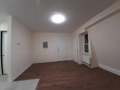 Newly Renovated Studio Apartment for Rent – Prime Brampton Location! Rent $975+Utilities+$50 Parking...