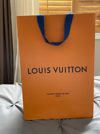  Louis Vuitton paper shopping/gift bag