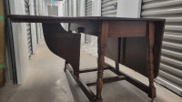 Vintage style drop leaf butterfly dining table