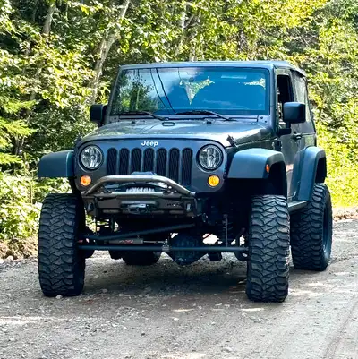 2014 jeep wrangler jk moteur V6 3.6, automatique 5 vitesses, jamais sorti l'hiver, unique propriétai...