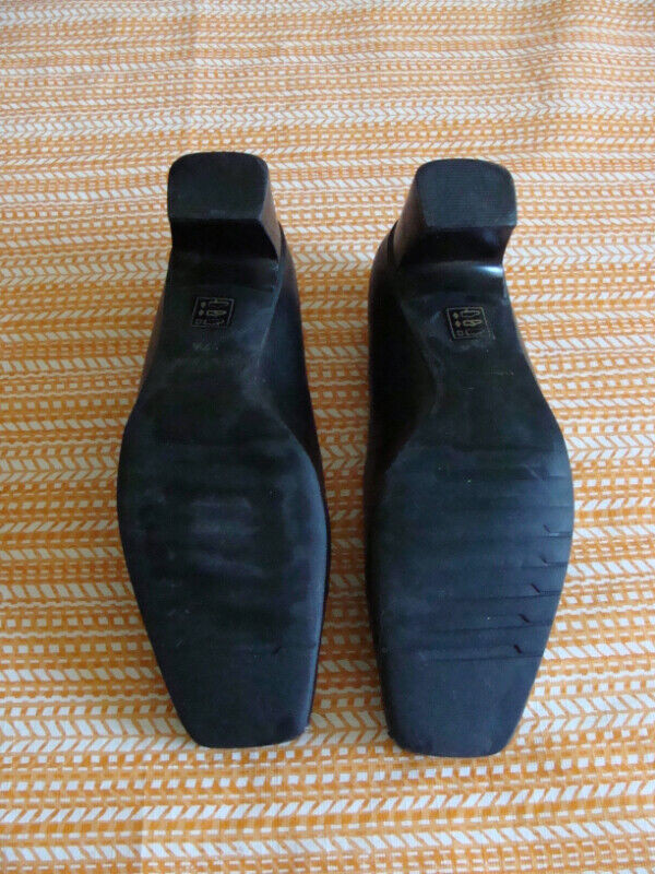 Chaussures pour dame en cuir noir - pointure 7 1/2 dans Femmes - Chaussures  à Ville de Montréal - Image 3