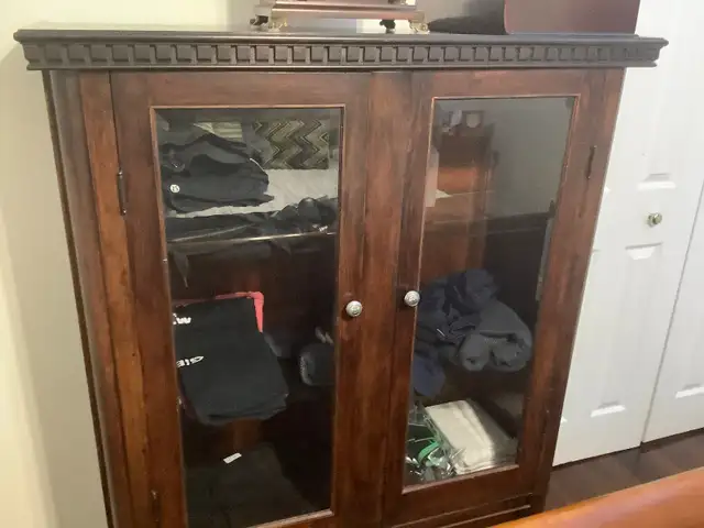 Cabinet antique in Hutches & Display Cabinets in Kingston - Image 2