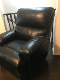 2x Pleather electric recliners