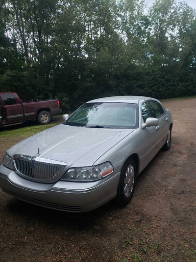 2004 Lincoln Town Car - Ultimate