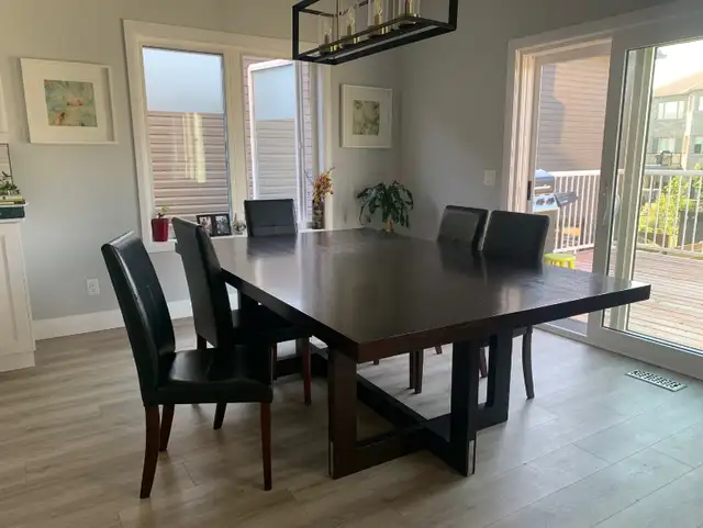 Gorgeous Dining Table in Dining Tables & Sets in Kingston - Image 2