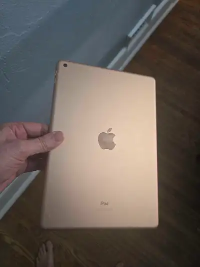 Rose Gold Apple iPad 7th Generation With 32 GB Memory!, View more