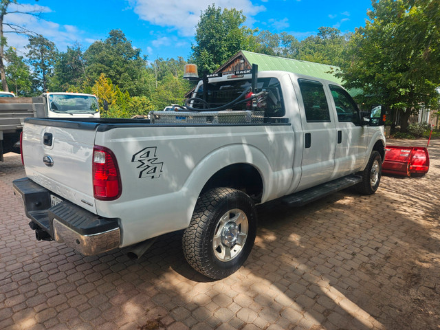 2015 Ford F250 Crew Cab Low kilm, Western plow in Cars & Trucks in Hamilton - Image 4
