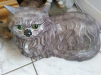 CHAT GRIS VINTAGE 20$ excellente condition tel 819 536-5362