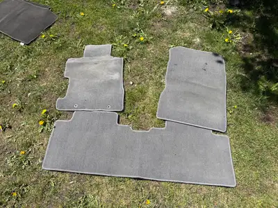 Tapis honda civic à vendre. Étaient sur une honda civic 2012, mais peuvent être utilisés pour d'autr...