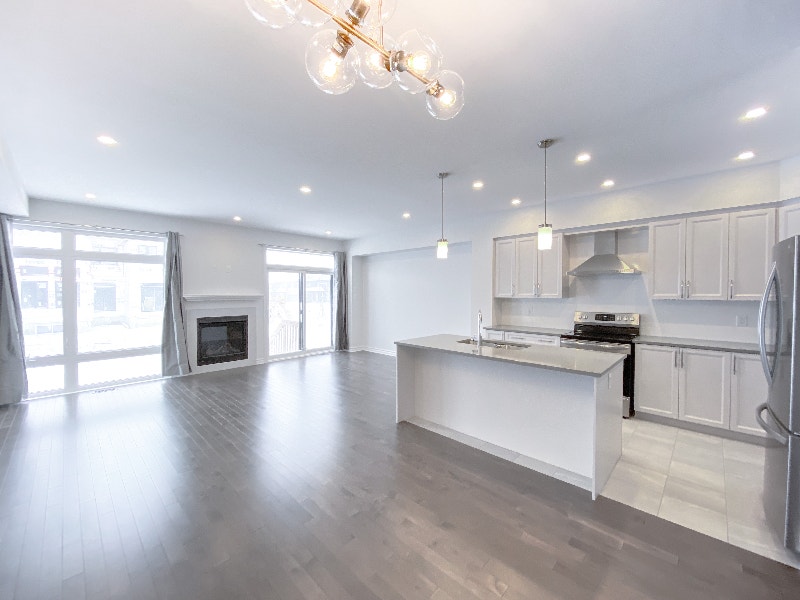 3bed + 1den 3bath Townhouse for Rent in Riverside South Long Term