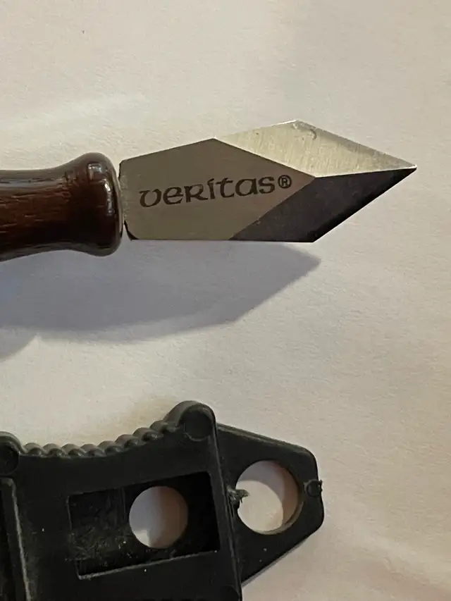 Veritas Striking Knife.