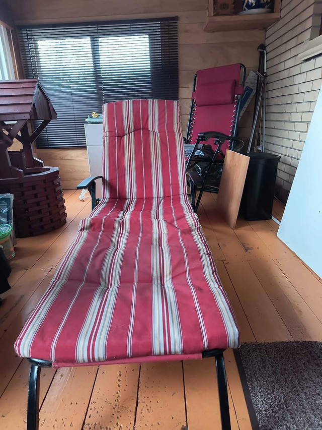 Chaise longue solide  dans Mobilier pour terrasse et jardin  à Saguenay