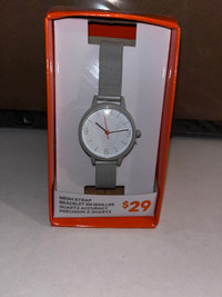 Mesh strap watch/montre grey
