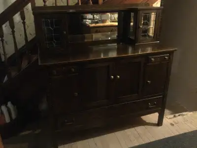 A beautiful stained quarter cut oak sideboard in arts and crafts/mission style with a bevelled back...