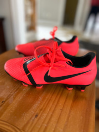 Girls soccer shoes