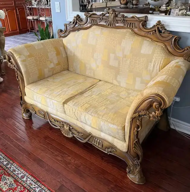 Antique Sofa Set in Multi-item in Markham / York Region - Image 5