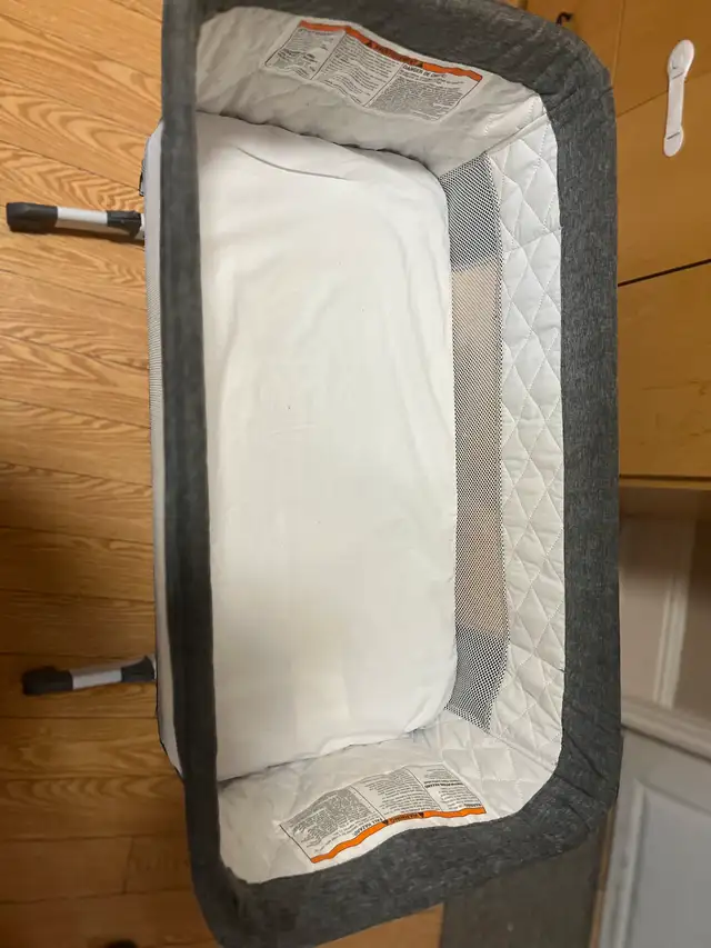baby bassinet  in Cribs in Markham / York Region - Image 3