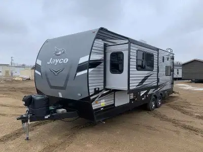 2022 octane 26ft in great condition, oil guarded every year, roughly 2000 km on trailer, discontinue...