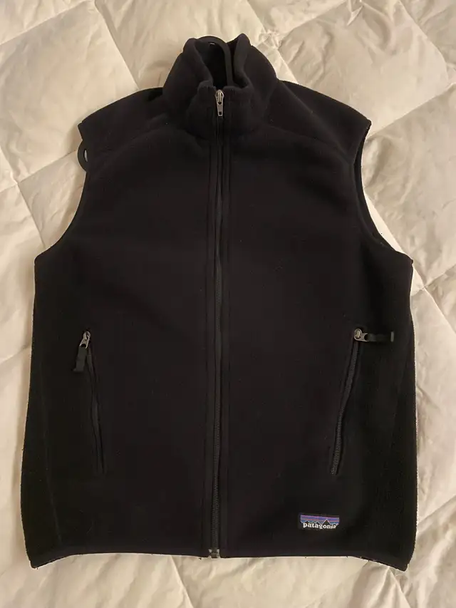 Patagonia men’s synchilla vest full zip small in Men's in City of Toronto - Image 2