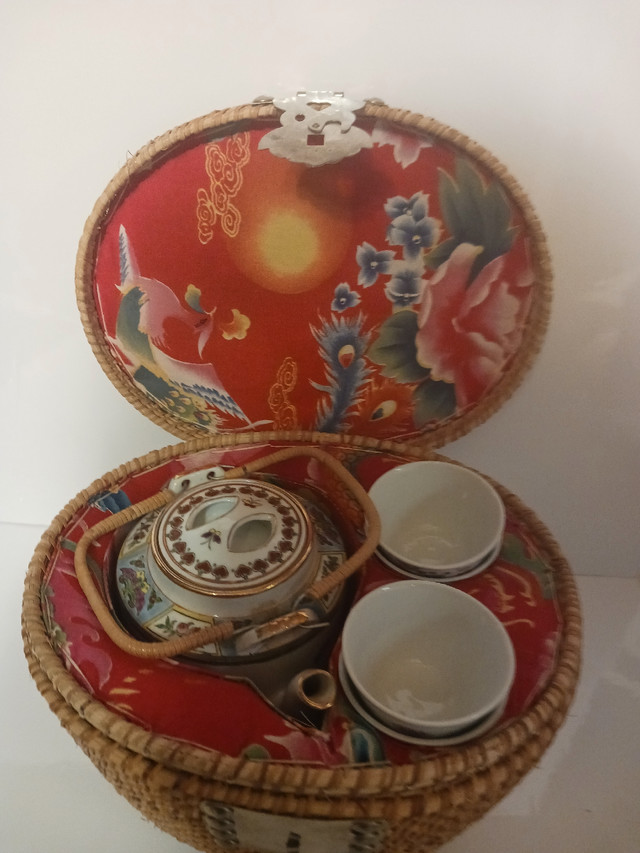 Oriental tea set in basket in Arts & Collectibles in Peterborough - Image 2