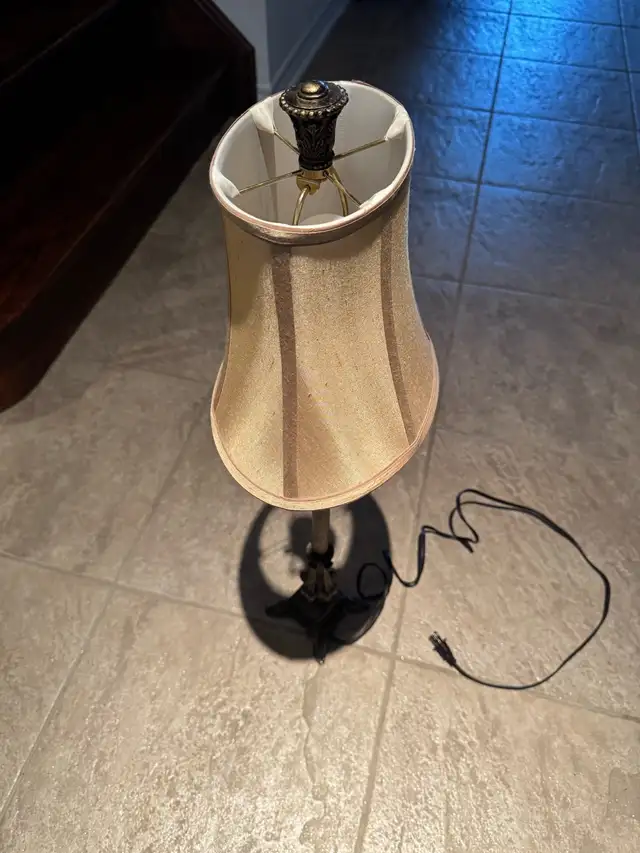Vintage lamp  in Indoor Lighting & Fans in Oshawa / Durham Region - Image 2