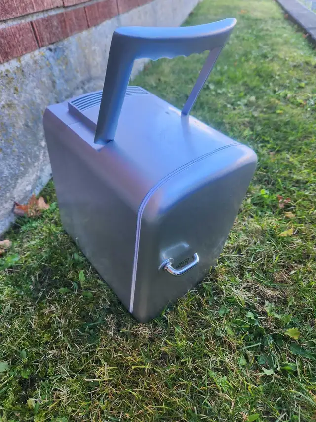 car cooler, mini fridge l, 4L in Refrigerators in Dartmouth - Image 5