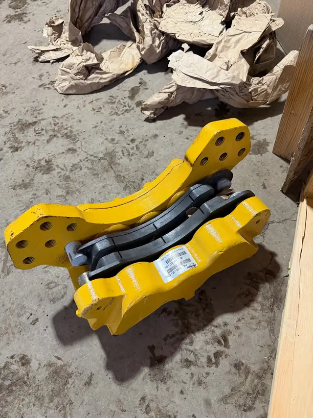 KOMATSU DISC BRAKE CALIPER in Heavy Equipment Parts & Accessories in Moncton - Image 2