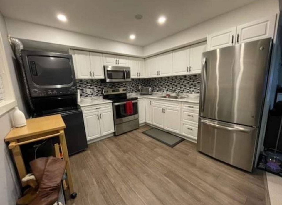 Spacious 1 Bed / 1 Bath Basement Suite 4