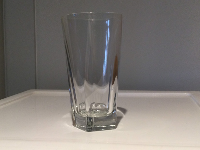 Water glasses  $20 dans Ventes de garage  à Laval/Rive Nord - Image 4