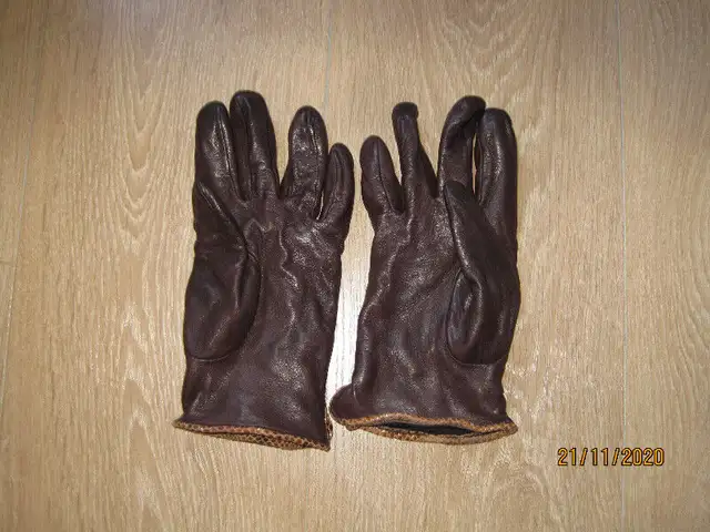 WOMEN'S WINTER LEATHER JACKETS AND MATCHING GLOVES in Women's - Tops & Outerwear in Calgary - Image 7