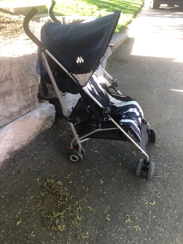 Limited Edition Nautical Maclaren Stroller in Strollers, Carriers & Car Seats in Mississauga / Peel Region - Image 4