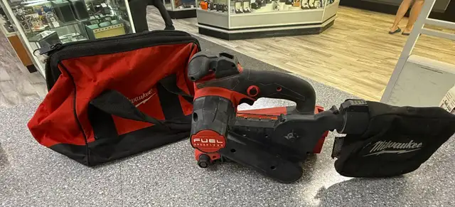 Milwaukee 18V Fuel Belt Sander TOOL ONLY in Power Tools in Oshawa / Durham Region - Image 7