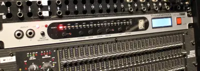 Accordeur (tuner) Versatune (rackmount) Accordeur (tuner) de marque Rocktron, modèleVersaTune. Rackm...