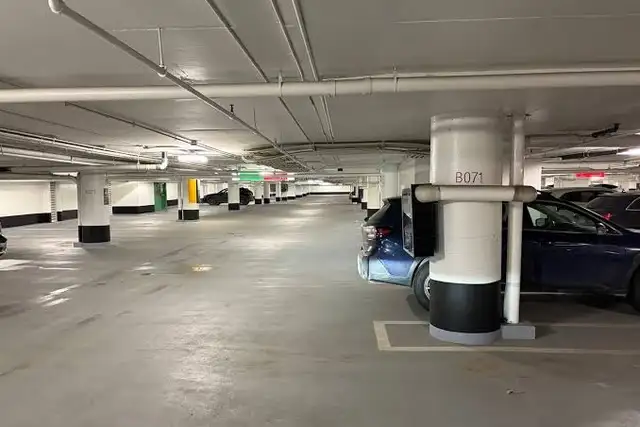 ***UNDERGROUND PARKING SPOT AVAILABLE IMMEDIATELY!***