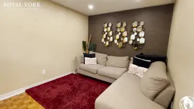 2 Bedroom Apartment in best schooling area is available for rent. Few mins walk from Streetsville GO...