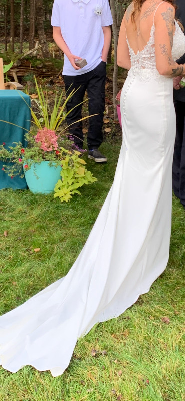 Beautiful Wedding Dress in Wedding in Bedford - Image 2