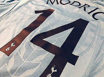 2010-2011 Tottenham Champions League Jersey - Luka Modric – L/XL in Arts & Collectibles in City of Toronto - Image 2