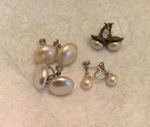 Vintage Faux Pearl Button Earrings in Jewellery & Watches in Thunder Bay