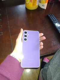 Mint Samsung s23 Fe for sale purple in color
