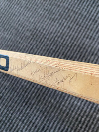 Bâton de Hockey Autographié par les joueurs des Canadiens 80’s 