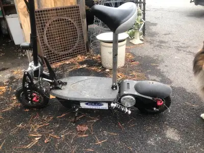 Scooter electrique , batteries presque neuvesmoteur puissant,, View more