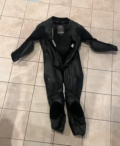 Ixon Motorcycle Full Leather Suit - Very good condition - never been on a track with it - never cras...