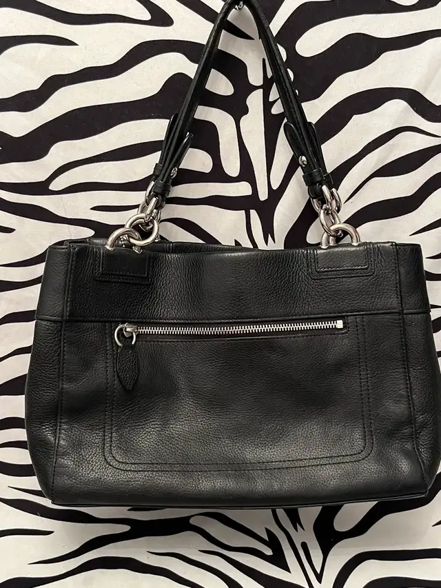 Vintage Coach Black Genuine Leather Penelope Bag in Women's - Bags & Wallets in City of Toronto - Image 4