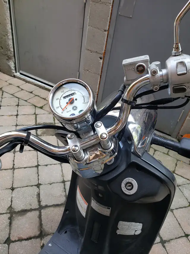 Yamaha Vino Vespa-Like Gas Scooter (Requires M1/M2/M License) in Scooters & Pocket Bikes in City of Toronto - Image 4