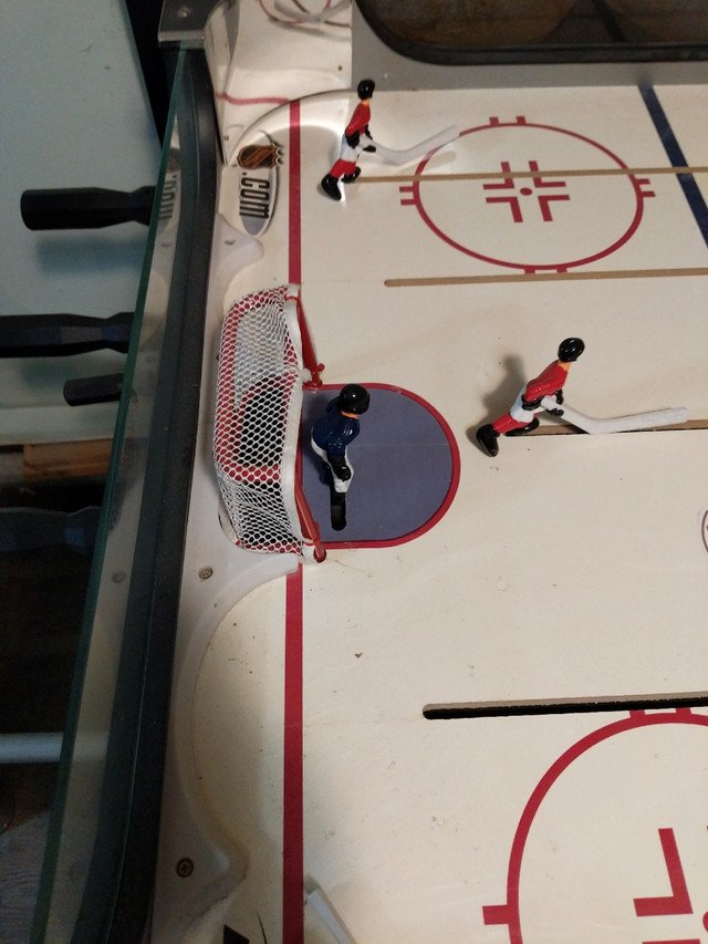 Rod hockey game vintage  in Toys & Games in Windsor Region - Image 3